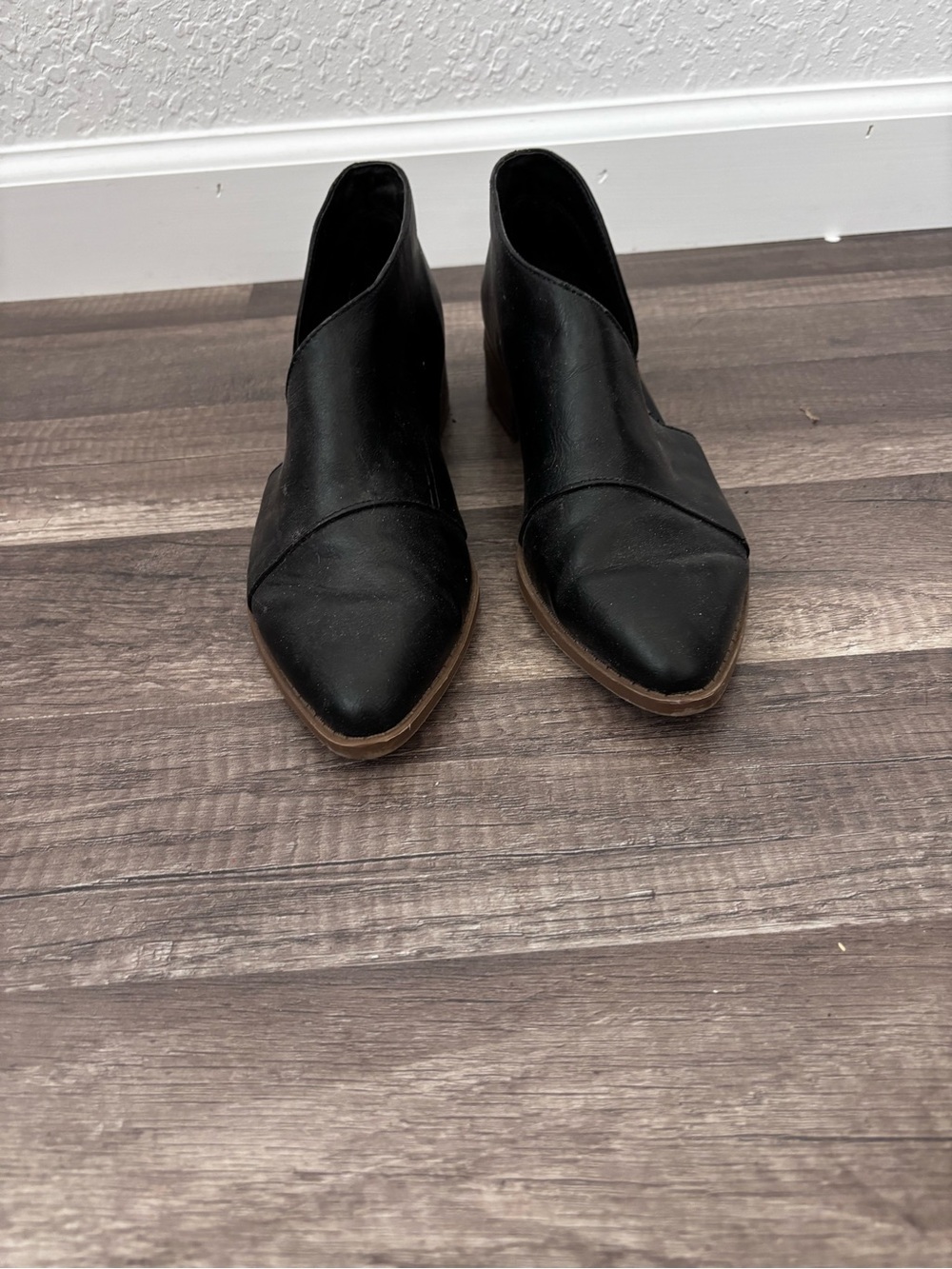 Black Pointed Toe Women's Ankle Booties - Sleek Modern Style